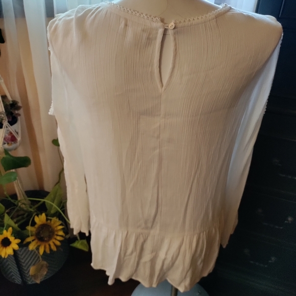 Peekaboo sleeve top - Picture 4 of 11